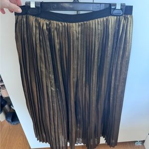 BB Dakota Gold Metallic Pleated Skirt